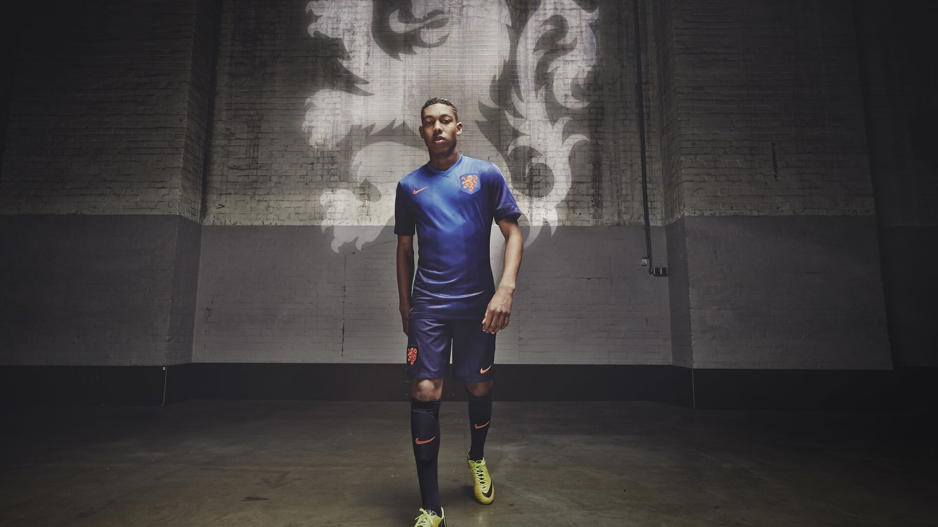 综合体育系“足球九宫格射门赛” 技术精准度成为亮点